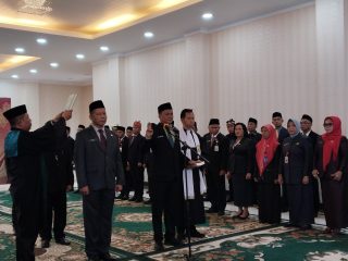 Shalahuddin Lantik 4 Pejabat di Lingkungan Pemkab Barut