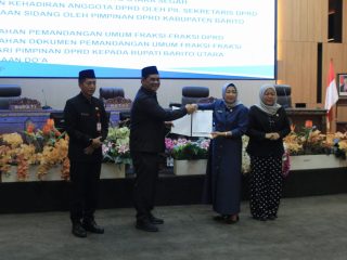 Fraksi di DPRD Barito Utara Sampaikan Pandangan Umum Terhadap Lima Raperda Usulan Pemkab