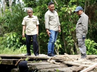 Dinas PUPR Barito Utara Gerak Cepat Perbaiki Jalan Rusak di Batu Raya
