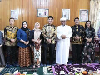 Bupati Shalahuddin Rajut Silaturahmi ke Rumah Sejumlah Tokoh Masyarakat