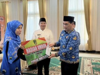 Bupati Shalahuddin Lepas Jamaah Umrah dan Beri Bonus untuk Juara MTQH