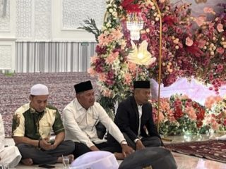 Hadiri Pernikahan di Islamic Centre, Dua Anggota DPRD Barut Berbaur Hangat dengan Warga