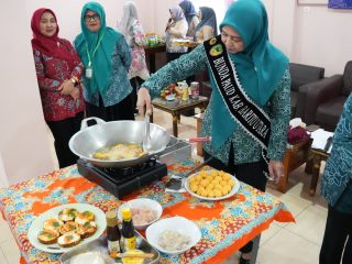Demo Masak Dimsum Daun Kelor, TP-PKK Barito Utara Ajak Orang Tua Kreatif Beri PMT Bergizi
