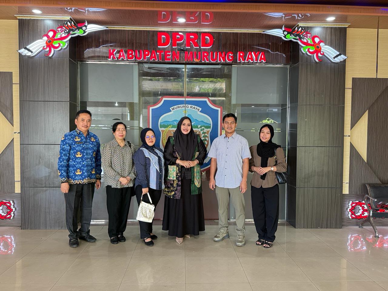 Dina Maulidah saat menerima kunjungan dari tim Bapemperda DPRD HSS.