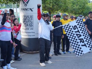 Bupati Shalahuddin Resmi Lepas Peserta Gowes dalam Rangka HUT Barito Utara ke-76 dan Bhayangkara ke-80