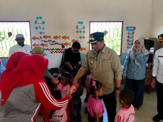 Safari Jumat ke Teweh Timur, Bupati Shalahuddin Tinjau Sekaligus Beri Bantuan ke TK Permata Bunda Mampuak II