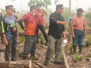 Tinjau Langsung Karhutla di Barito Utara, Bupati dan Forkopimda Turun ke Titik Api