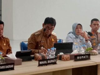 Bupati Shalahuddin Gerakkan Pertahanan Masyarakat Semesta Hadapi Karhutla