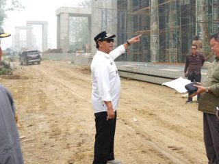 Bupati Barito Utara Tinjau Proyek Strategis Jembatan Sikan-Tumpung Laung